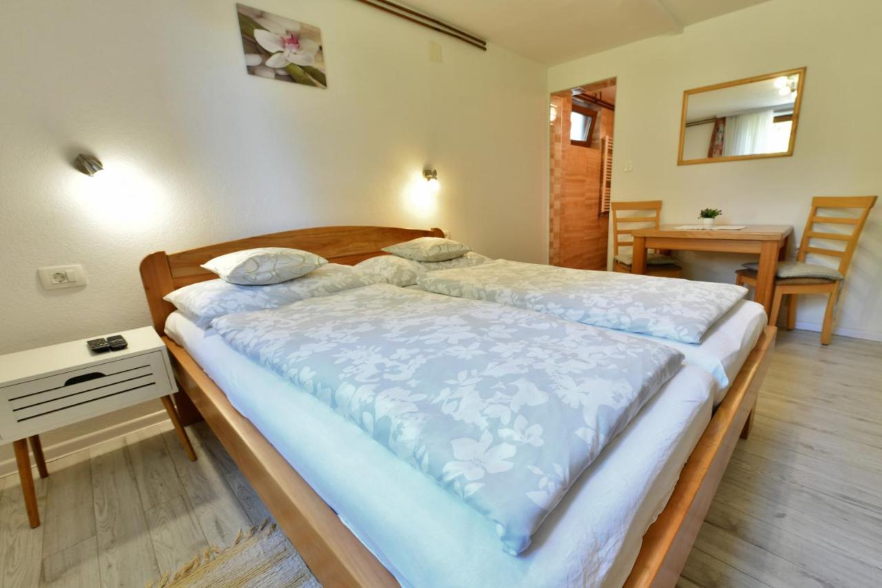 Apartment And Rooms Ivancica Селище Дрезницко Екстериор снимка