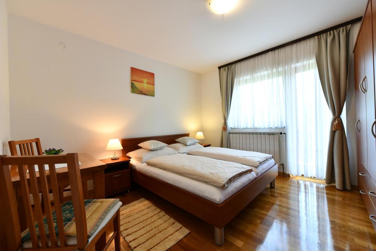 Apartment And Rooms Ivancica Селище Дрезницко Екстериор снимка