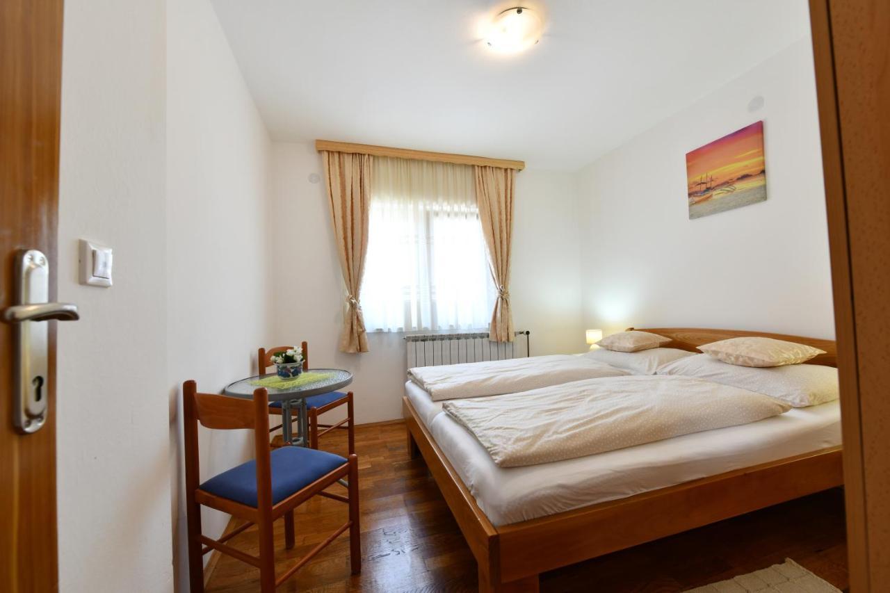 Apartment And Rooms Ivancica Селище Дрезницко Екстериор снимка